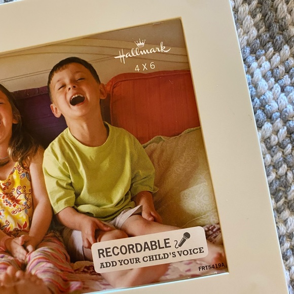Hallmark Voice Recordable Picture Frame - Picture 2 of 6